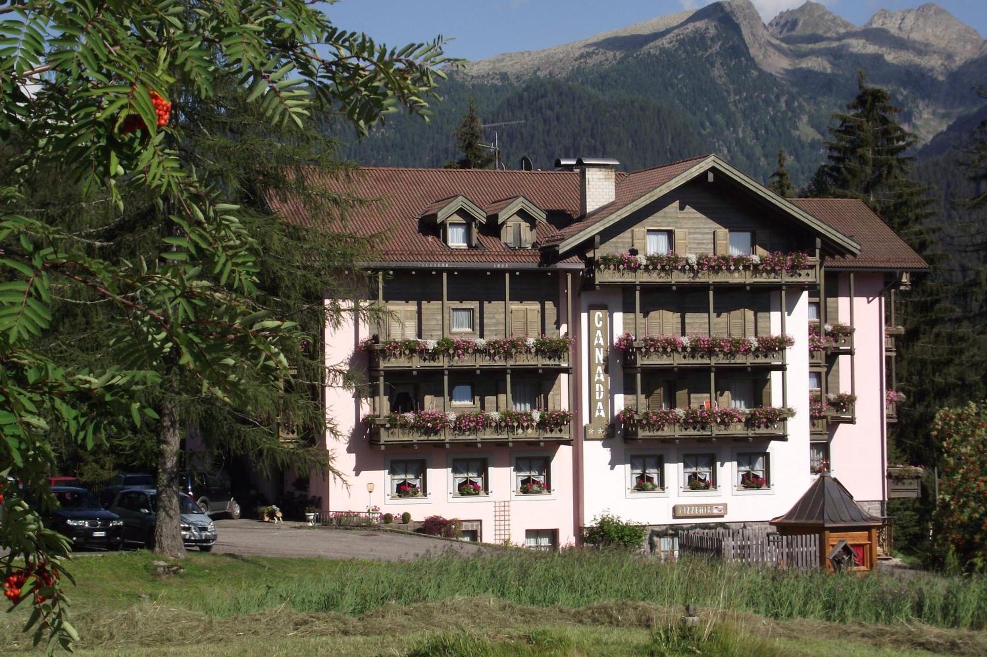 Hotel Canada Predazzo Kültér fotó